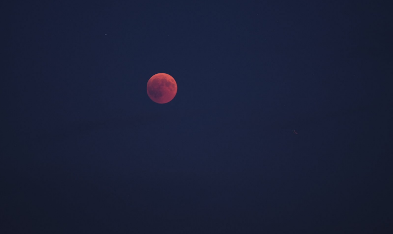 Когда будет красная луна 2024 года. День красной Луны. Красная Луна 26.02.2024. Сказка день красной Луны.