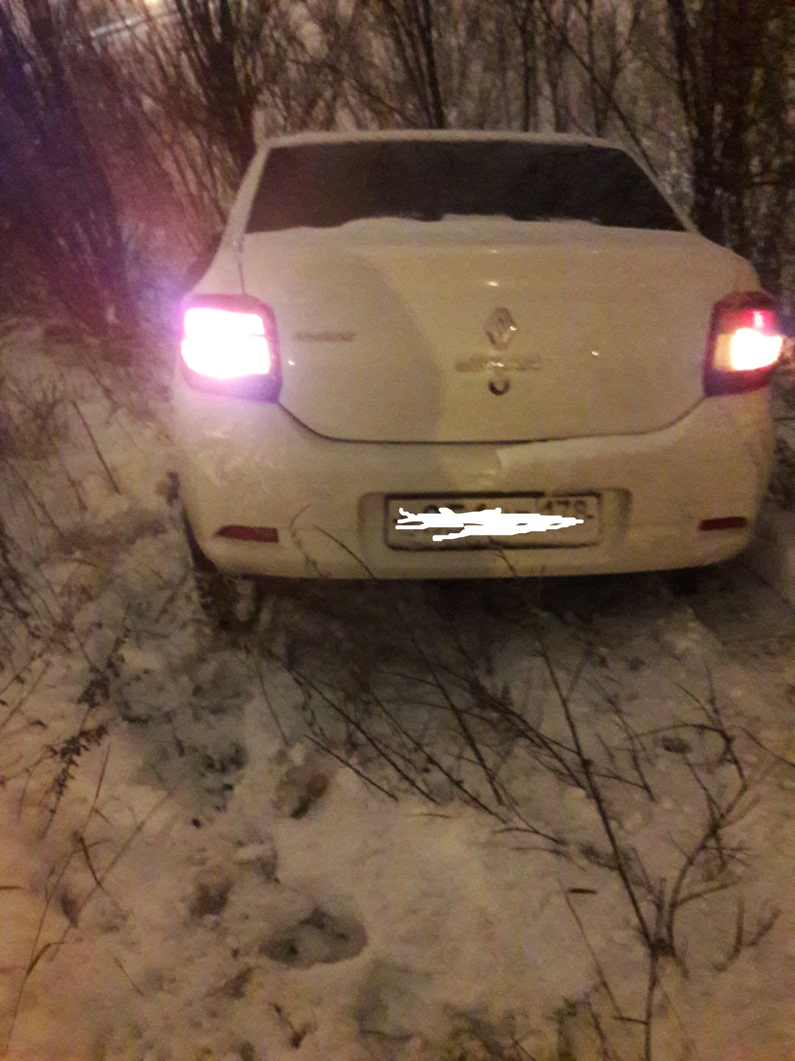 Из-за снегопада в Петербурге начался "аварийный апокалипсис" на дорогах