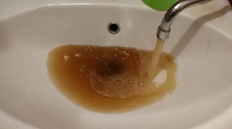 Фото грязной воды из крана
