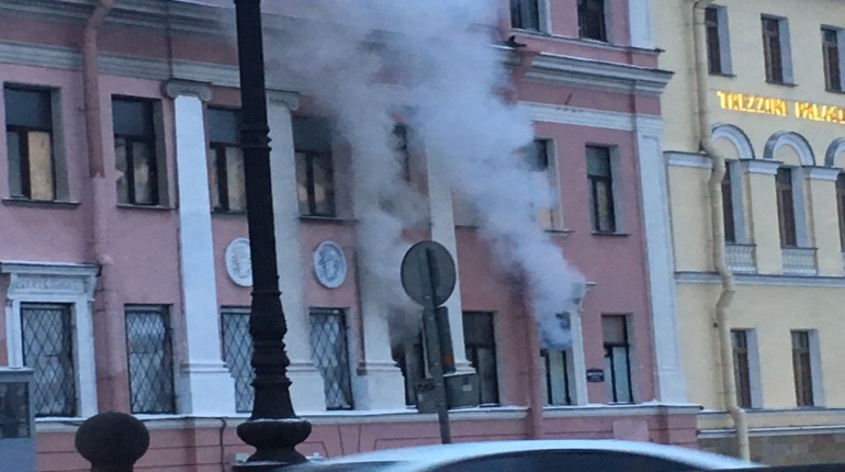 Что известно о горевшем особняке на площади Трезини
