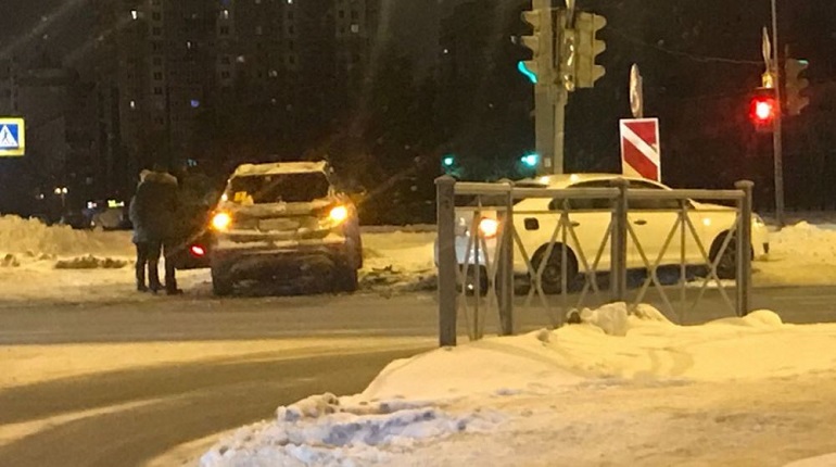 На Дворцовой площади произошло ужаснейшее ДТП с каретой На Дворцовой площади произошло ужаснейшее ДТП с каретой