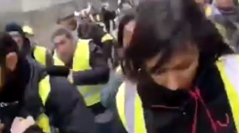 В Париже во время протестов задержали шесть «желтых жилетов»