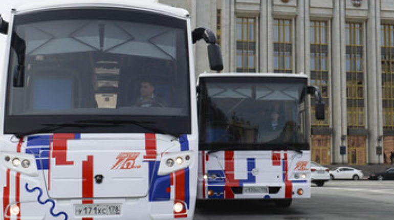 Автобус метро московская гатчина. Маршрут 22 автобуса Гатчина. Салют маршрутка Гатчина СПБ.