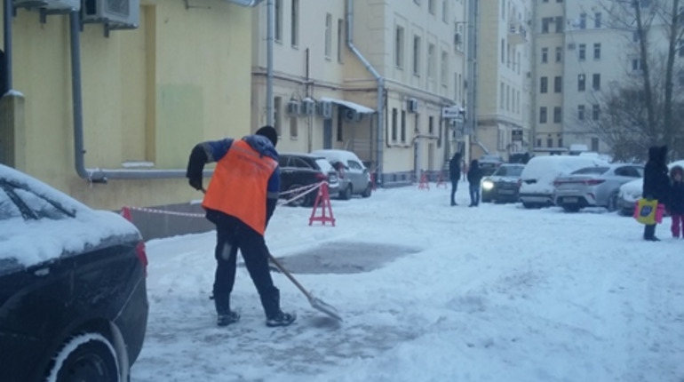 В Калининском районе в ночь на 25 января выйдут снегоуборочные машины В Калининском районе в ночь на 25 января выйдут снегоуборочные машины