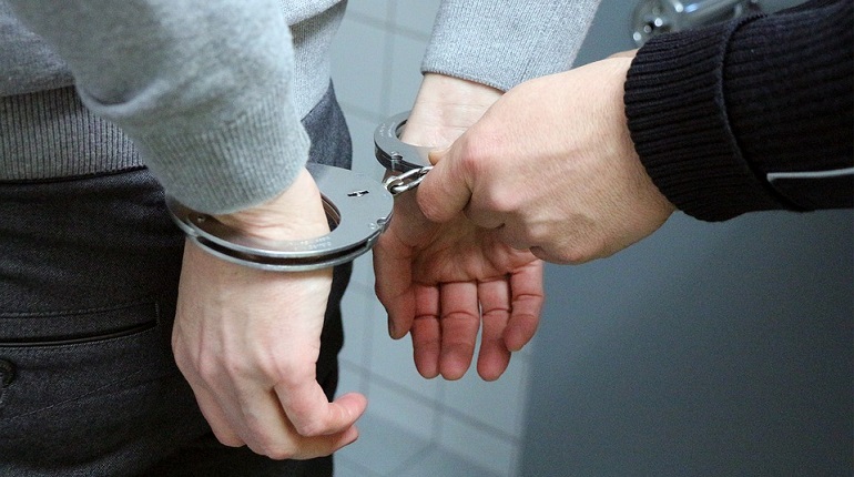 https://moika78.ru/news2/2019/03/handcuffs-2102488_960_720.jpg
