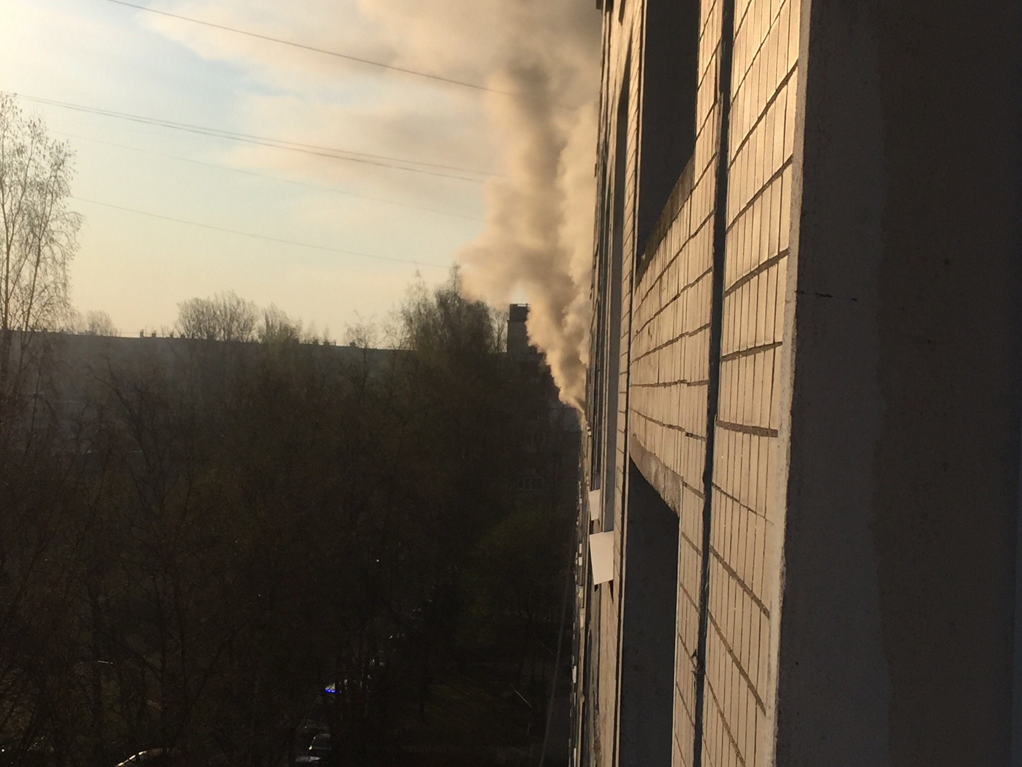 На Просвещения загорелась квартира в жилом доме