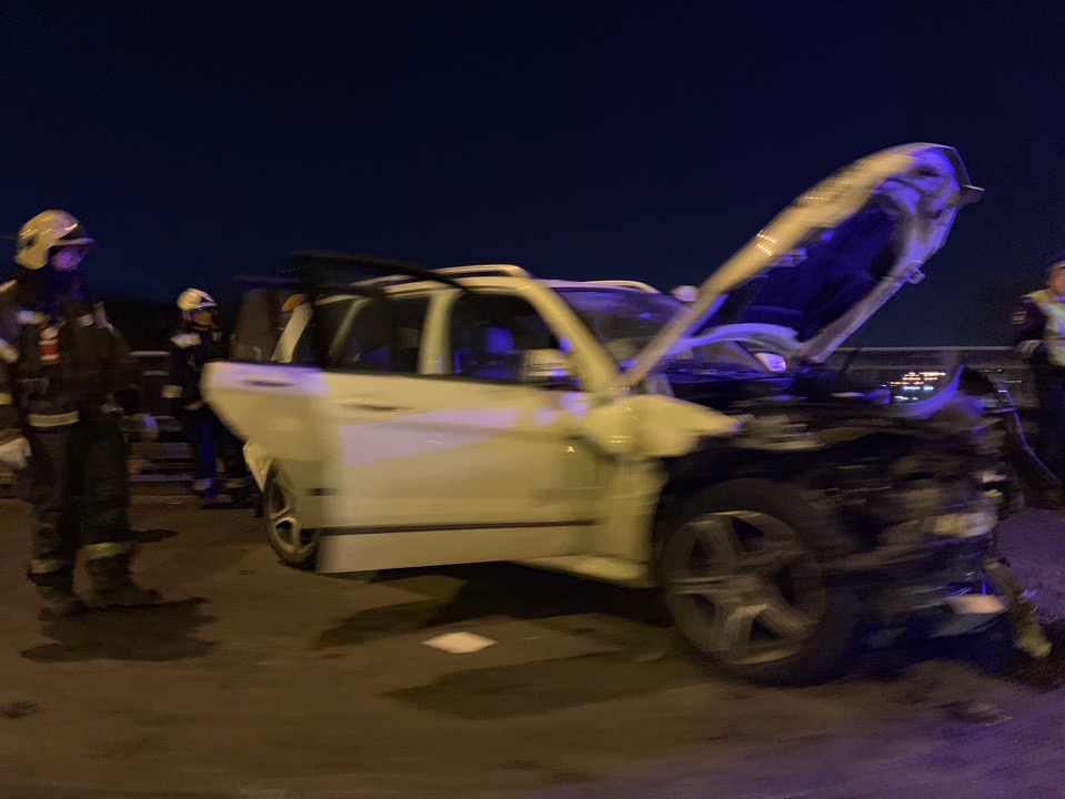 На Стачек "разворотило" иномарку