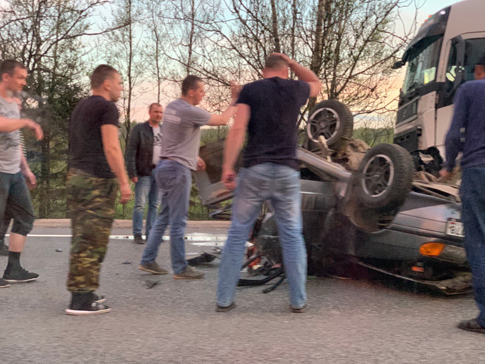 Очевидцы: в Рябово в ДТП с фурой погибли двое
