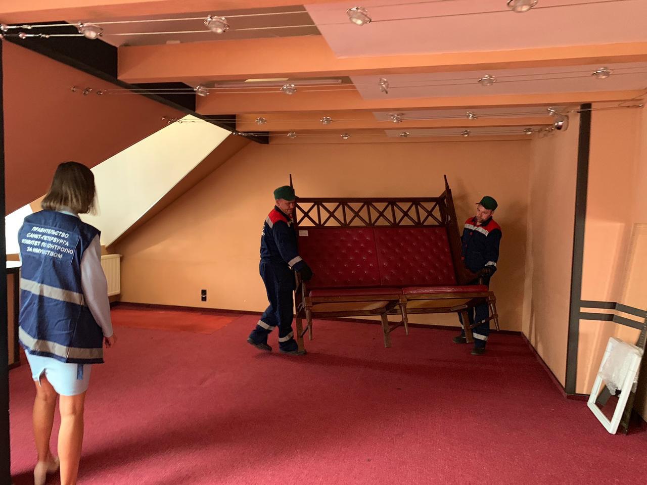 ККИ выселил захвативший мансарду отель на Петроградке