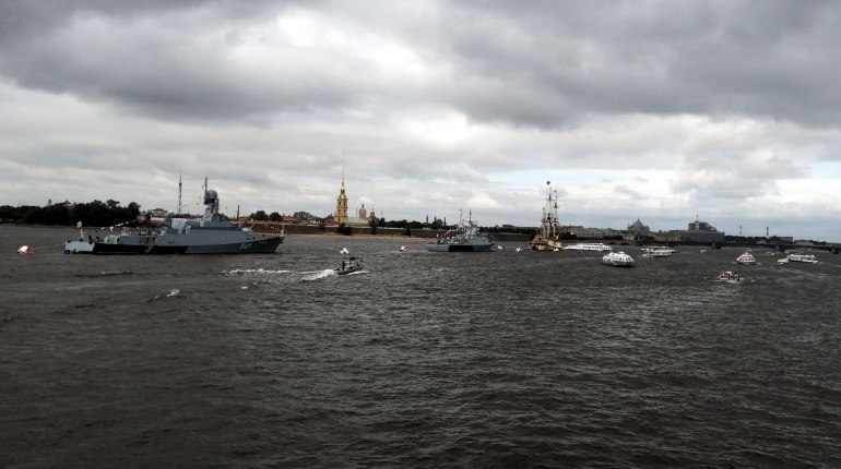Репетиция морского парада завершилась, а центр до сих пор стоит в пробке