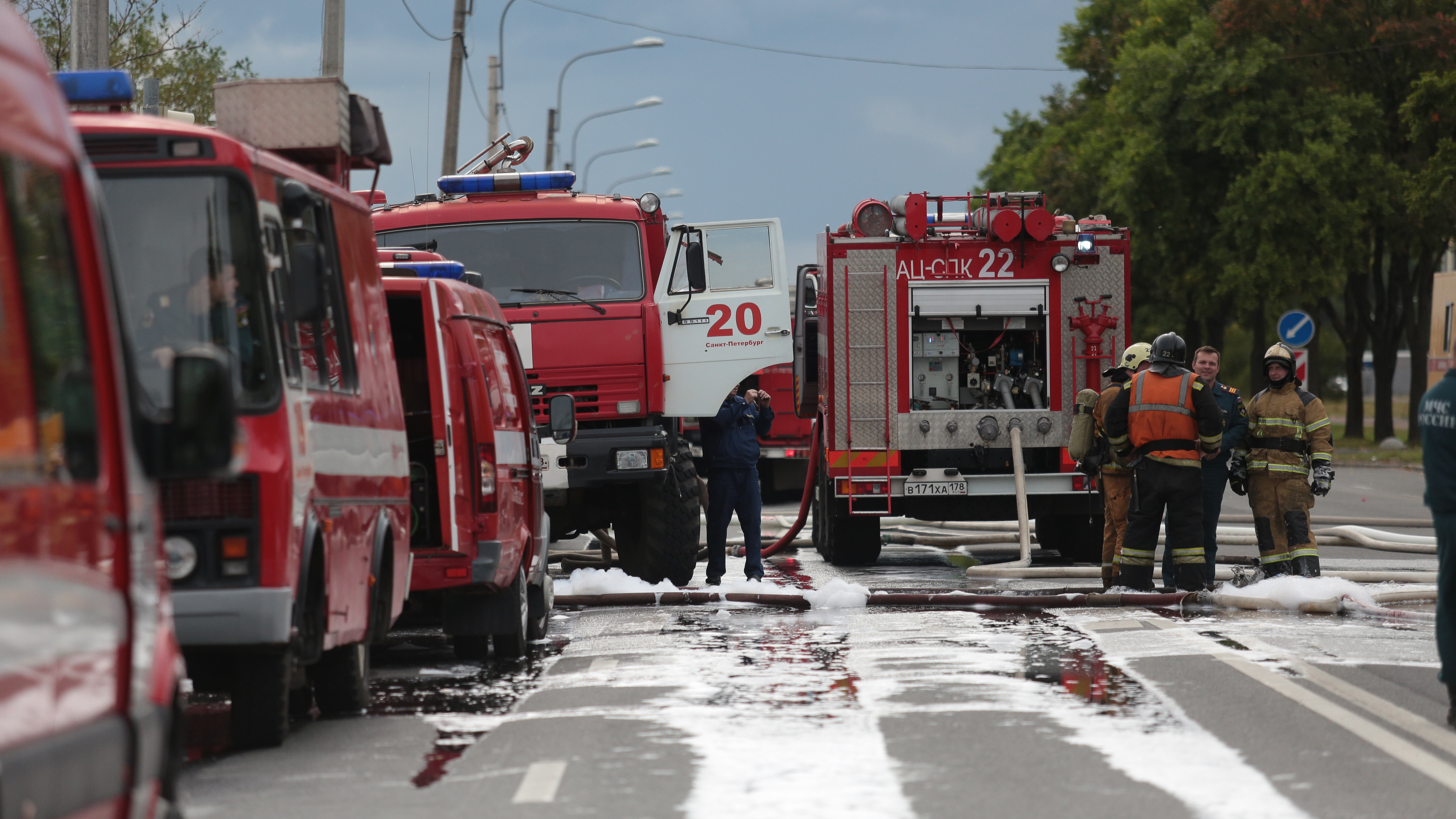 "Мойка78" публикует фоторепортаж эпичного пожара на Народного Ополчения