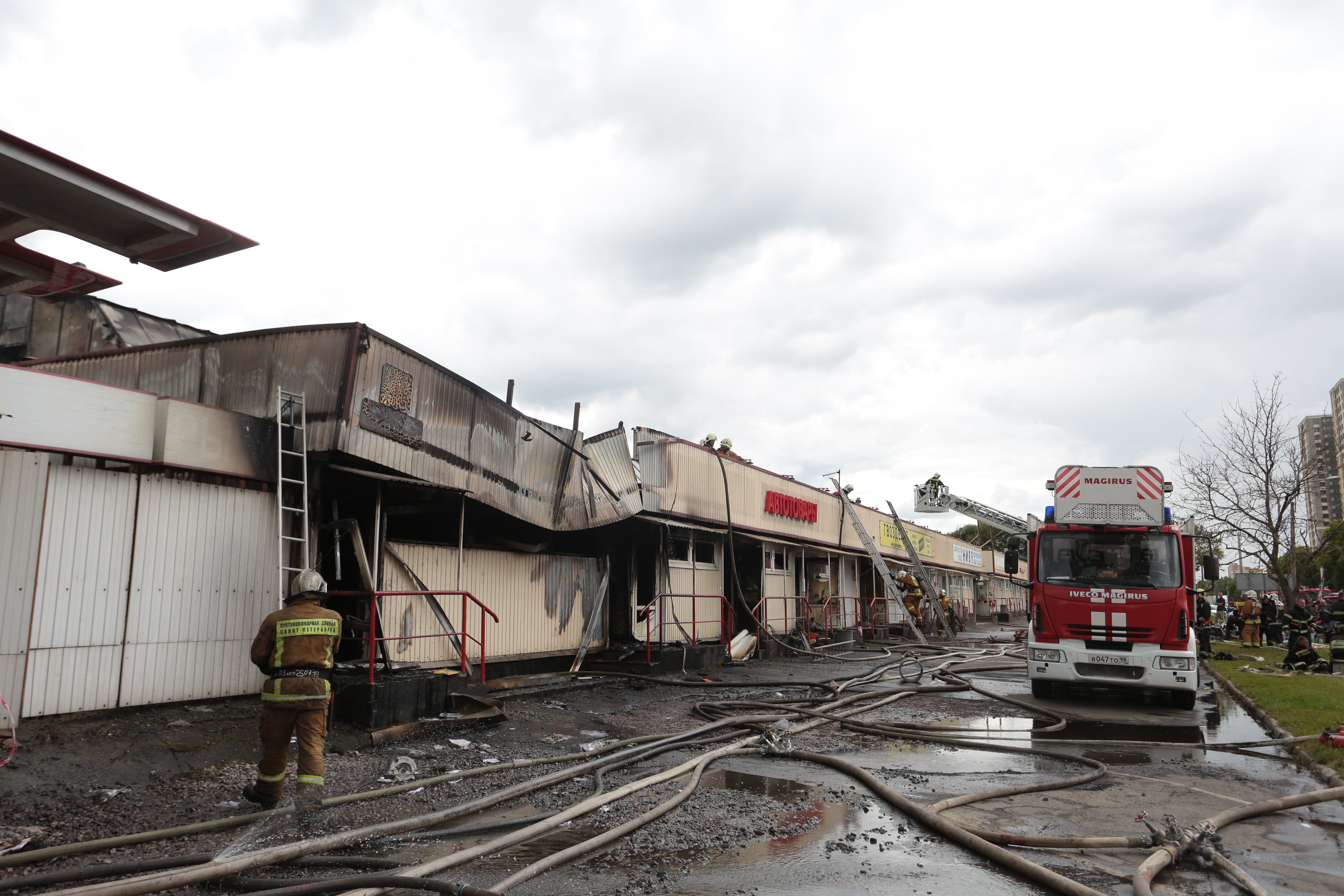 "Мойка78" публикует фоторепортаж эпичного пожара на Народного Ополчения