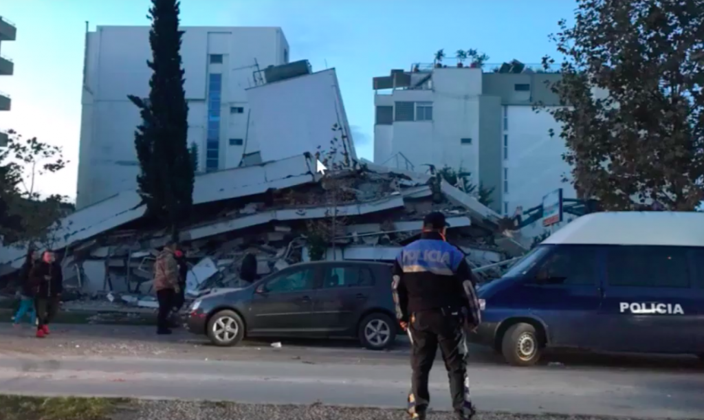 В Сети публикуют фото и видео разрушений после мощного землетрясения в Албании