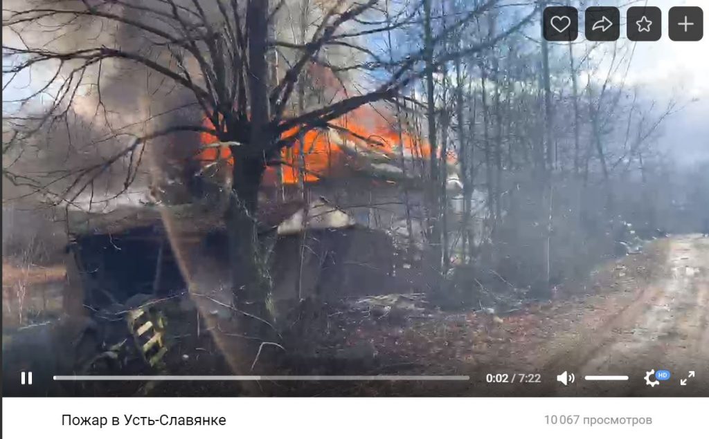 Что горит в рыбацком сейчас. Что горит в рыбацком сейчас. Полосы в небе спб. Что горит в рыбацком сейчас. Пожар машины рыбацкое.