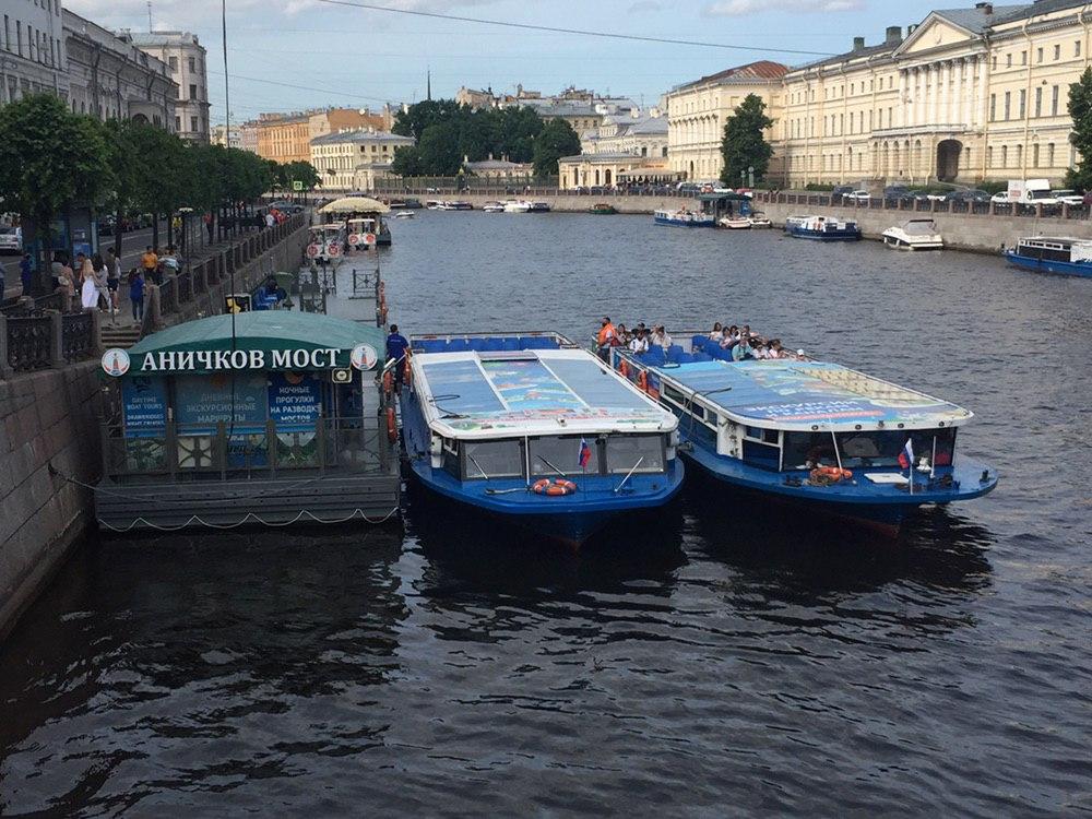 Обратный петербург. Теплоход по рекам и каналам Санкт-Петербурга. Прогулки по рекам и каналам Санкт-Петербурга 2020. Экскурсии по рекам и каналам Санкт-Петербурга 2021. Навигация рек и каналов СПБ.