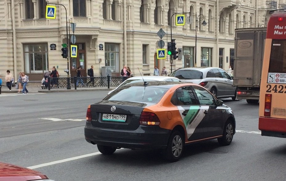 Делимобиль санкт петербург телефон горячей. Автомобиль Санкт Петербург. Делимобиль Санкт-Петербург машины. Делимобиль Питер. Санкт-Петербург водитель машины.