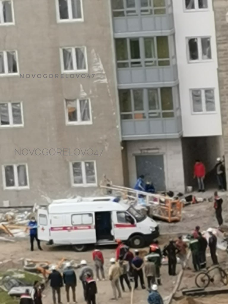 Санкт петербург упал дом. Падение люльки. Строитель упал с 9 этажа.