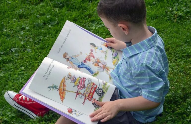 Эксперт дал рекомендации по чтению для детей. Фото: Рixabay