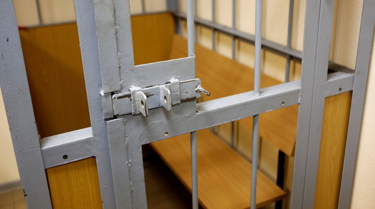 Избившего женщину до смерти плафоном от люстры петербуржца приговорили к 5 годам и 8 месяцам