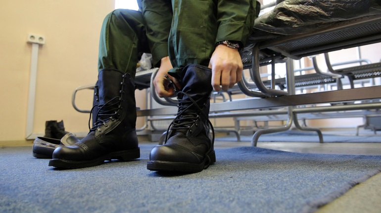 В Госдуме предлагают отменить предельный возраст для военной службы по контракту