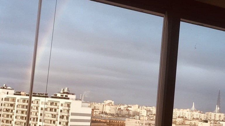 Петербуржцы заметили ноябрьскую радугу на Васильевском