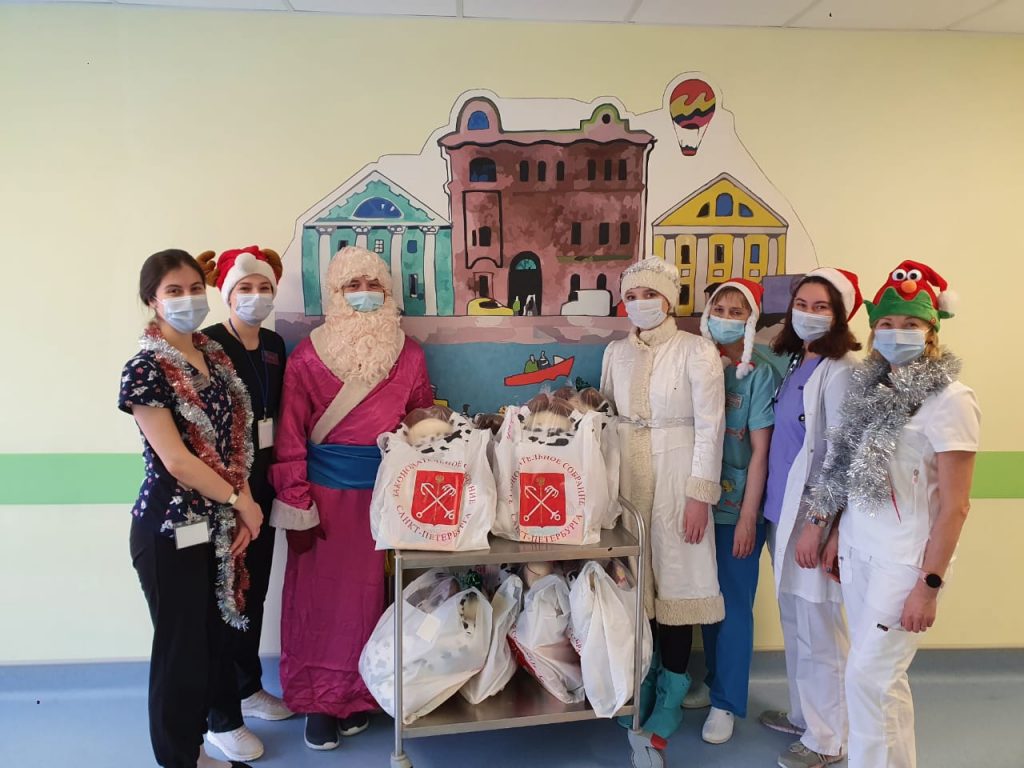 дед мороз для детей. новый год дети. новый год в больнице. детский праздник новый год. новогодняя открытка работникам больницы.