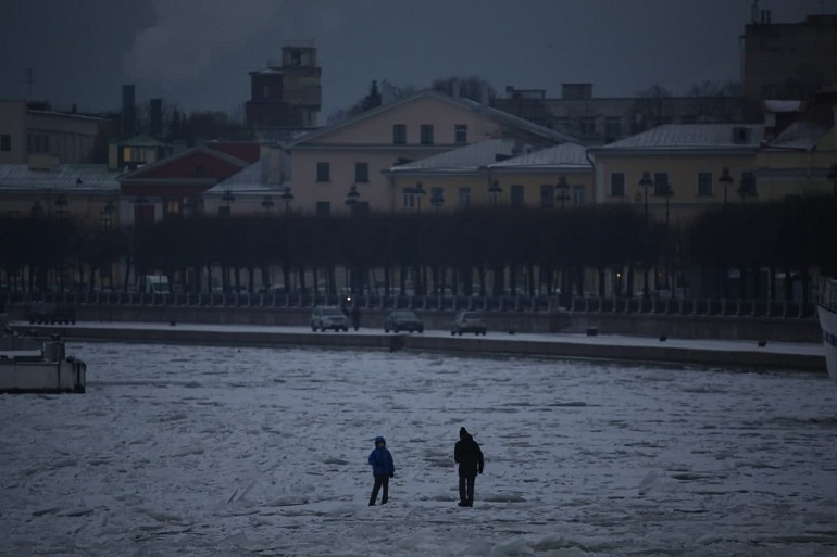 Петербуржцам со следующей недели запретят выход на лед