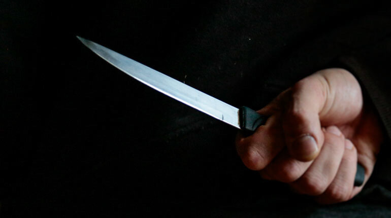 Двое с ножами пытались ограбить круглосуточный магазин на юге Петербурга