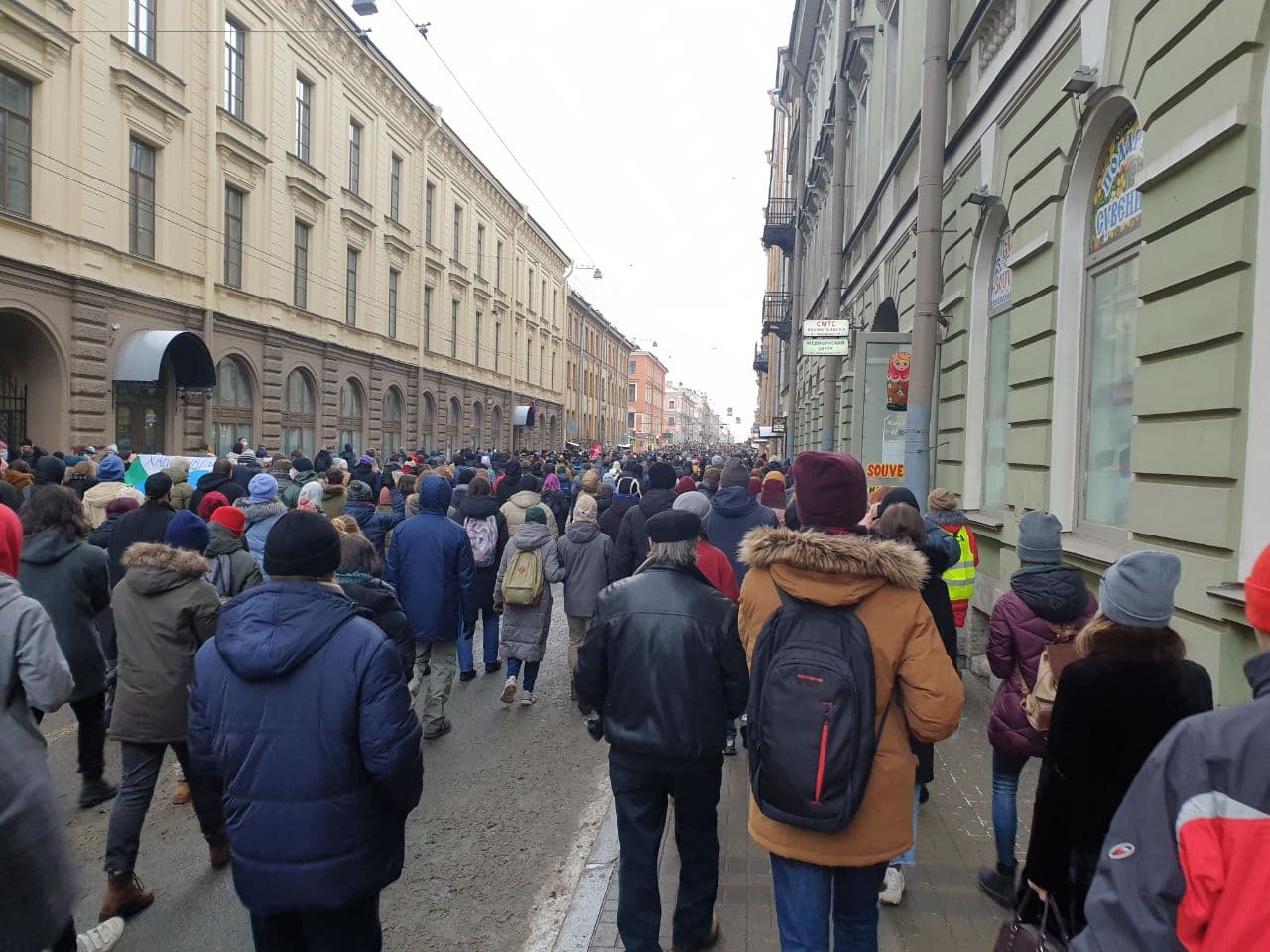 Гороховая улица в Санкт-Петербурге протестующие