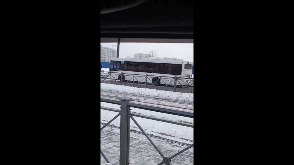 Автобус 575 Дыбенко. Автобус Шлиссельбург Дыбенко. Автобус 575 Шлиссельбург — станция метро «улица Дыбенко».