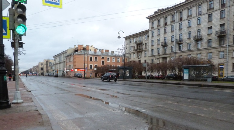 Между двух циклонов: в Петербурге облачная погода с короткими дождями