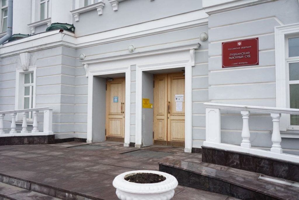 Суд вынес приговор петербуржцу, который застрелил знакомого и неделю жил с его трупом