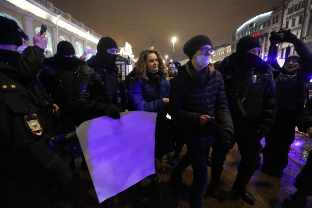 Метро восстания закрывается. Площадь Восстания протесты СПБ Навальный. Митинг площадь Восстания 2021. Метро Гостиный двор Санкт-Петербург. Акции протеста 2 февраля.