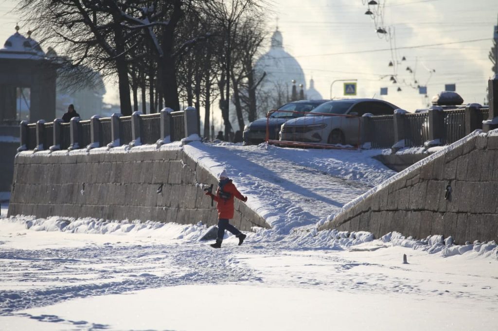 В Петербурге сегодня солнечно, а 82 года назад было -27 и шел снег