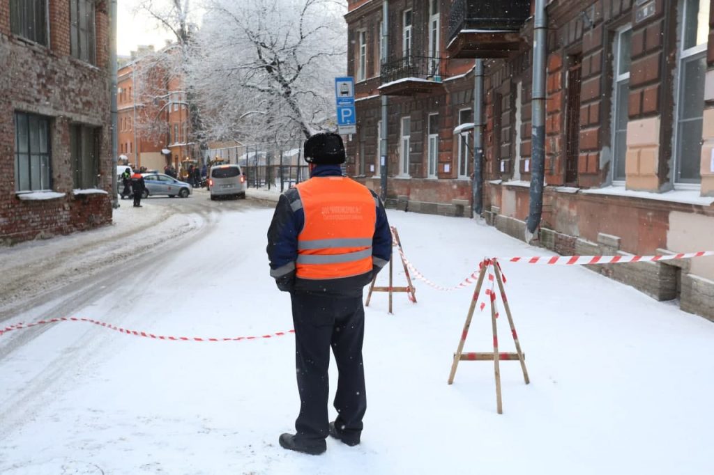 &#171;Шеринг-дворников&#187; начали привлекать к уборке снега в Петербурге