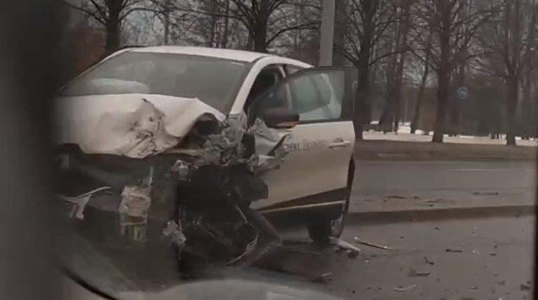 что произошло на пискаревском проспекте. камера на перекрестке блюхера и пискаревского. дтп такси санкт-петербург фольксваген пискаревский проспект. дтп на пискаревском пр 22 04 2022. что произошло на пискаревском проспекте.