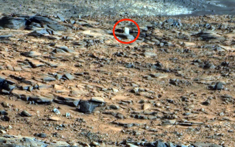 Охотники за НЛО нашли на Марсе белую башню инопланетян