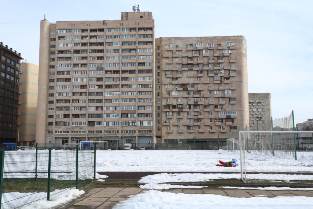 Школьница сорвалась с 22-го этажа в Москве и выжила
