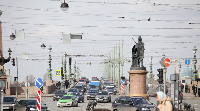 Троицкий мост будут закрывать на всю ночь из-за «Алых парусов»