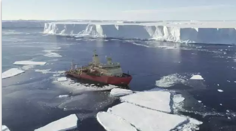 Ледник &#171;Судного дня&#187; в Антарктиде исследуют с помощью беспилотной подводной лодки