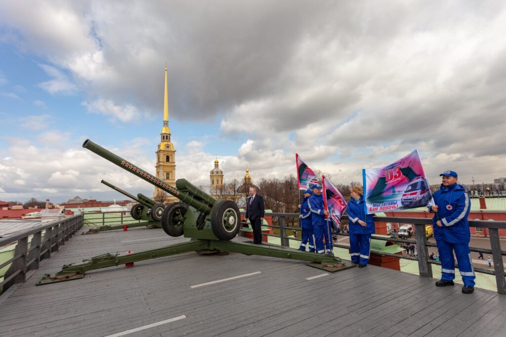 Полуденный выстрел с Петропавловской крепости. Пушки Петропавловской крепости. Пушечная в Питере.