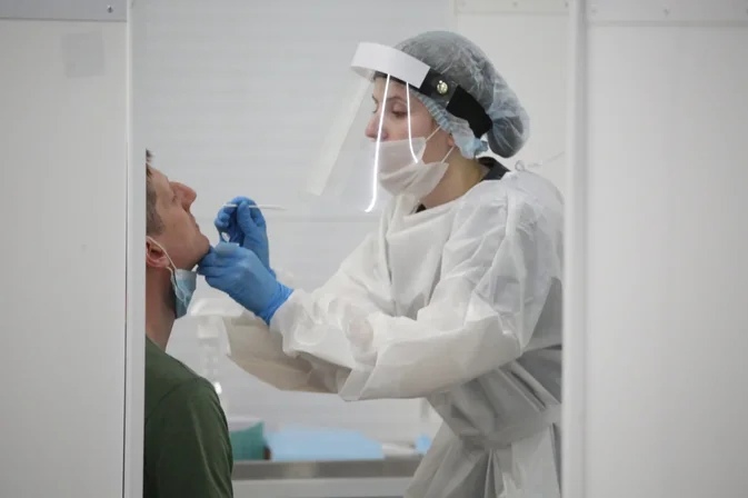 В Петербурге за сутки провели почти 28 тысяч тестов на коронавирус