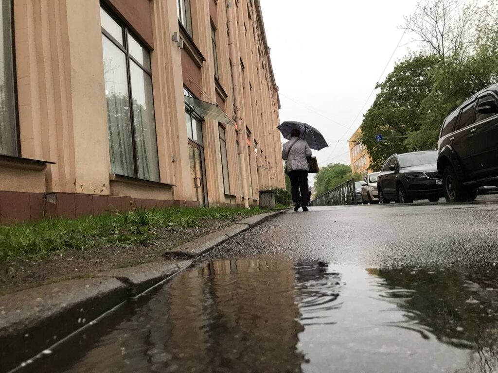 В МЧС предупредили о ливнях в Петербурге 28 мая