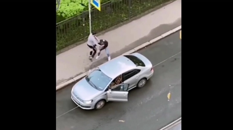 Избитая глухонемая таксист. Таксист избил пассажира. Санкт-Петербург избил таксист. Тиктокер таксист Питер. Таксист избил пассажирку.