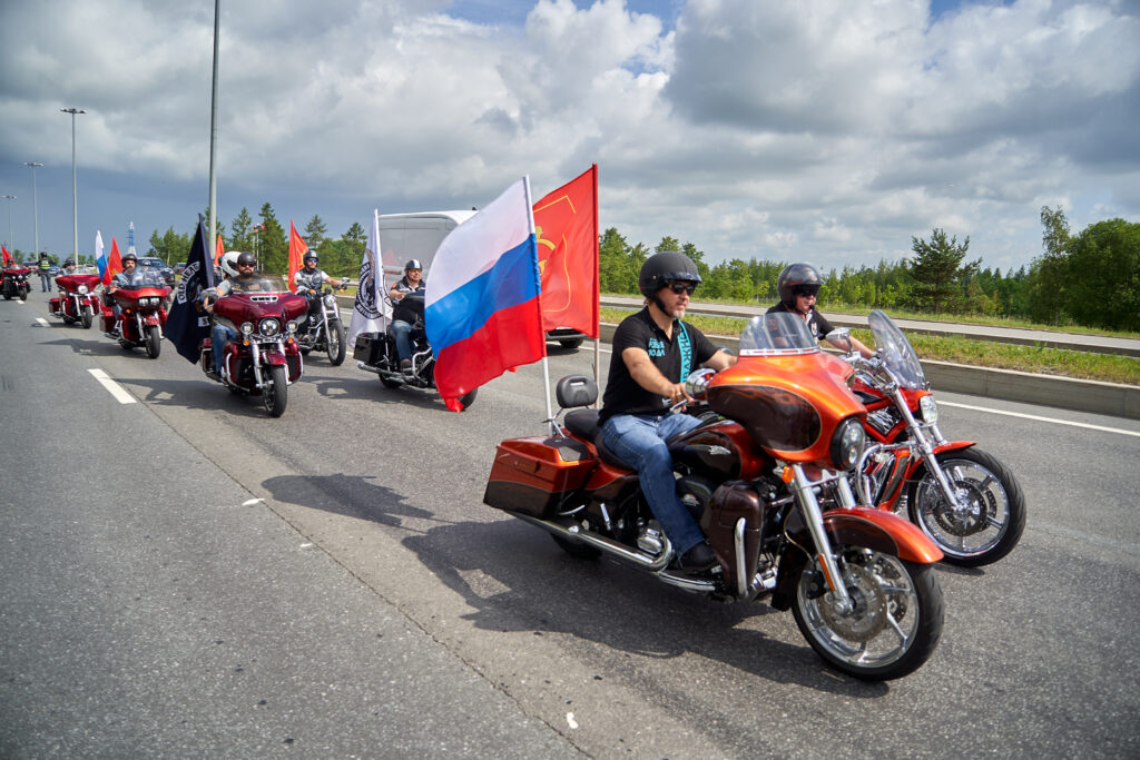 Партия села. Мотопарад в городе Пушкин. 26.06.2021 Царскосельский мотопарад. Мотопробег новости.