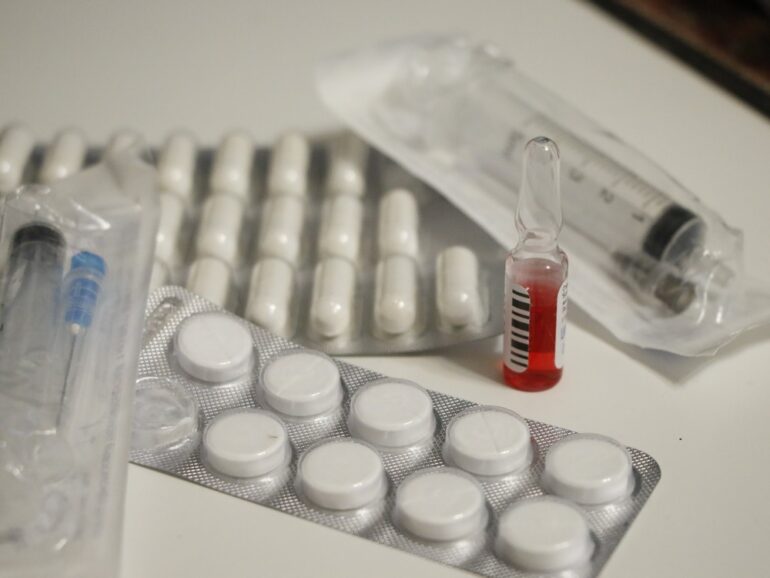 В России могут ввести штрафы за ввоз незарегистрированных лекарств, разрешенных ВОЗ