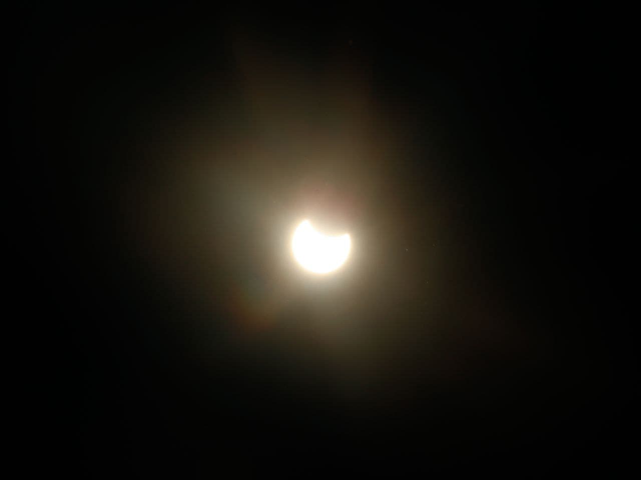 Где можно увидеть солнечное затмение 8 апреля. Солнечное затмение в Питере. Затмение в 2005. Частичное солнечное затмение СПБ 2022. Кольцеобразное солнечное затмение СПБ.