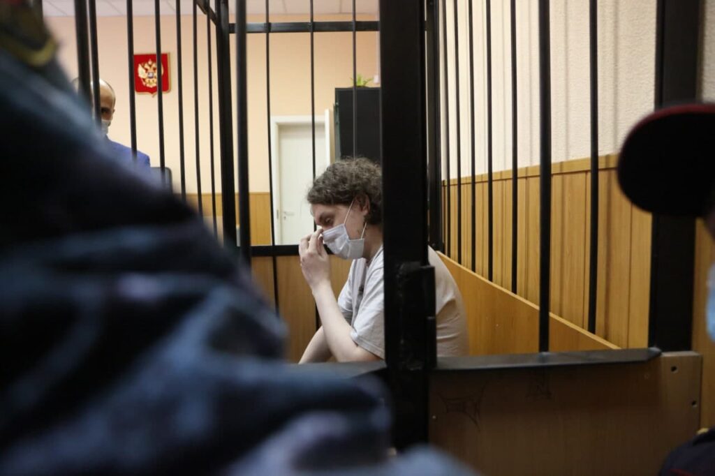 Блогеру Хованскому продлили арест до ноября