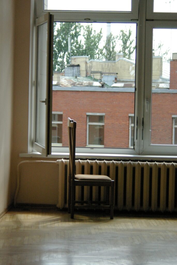 В переулке Земский в окно квартиры зашвырнули муляж гранаты с запиской