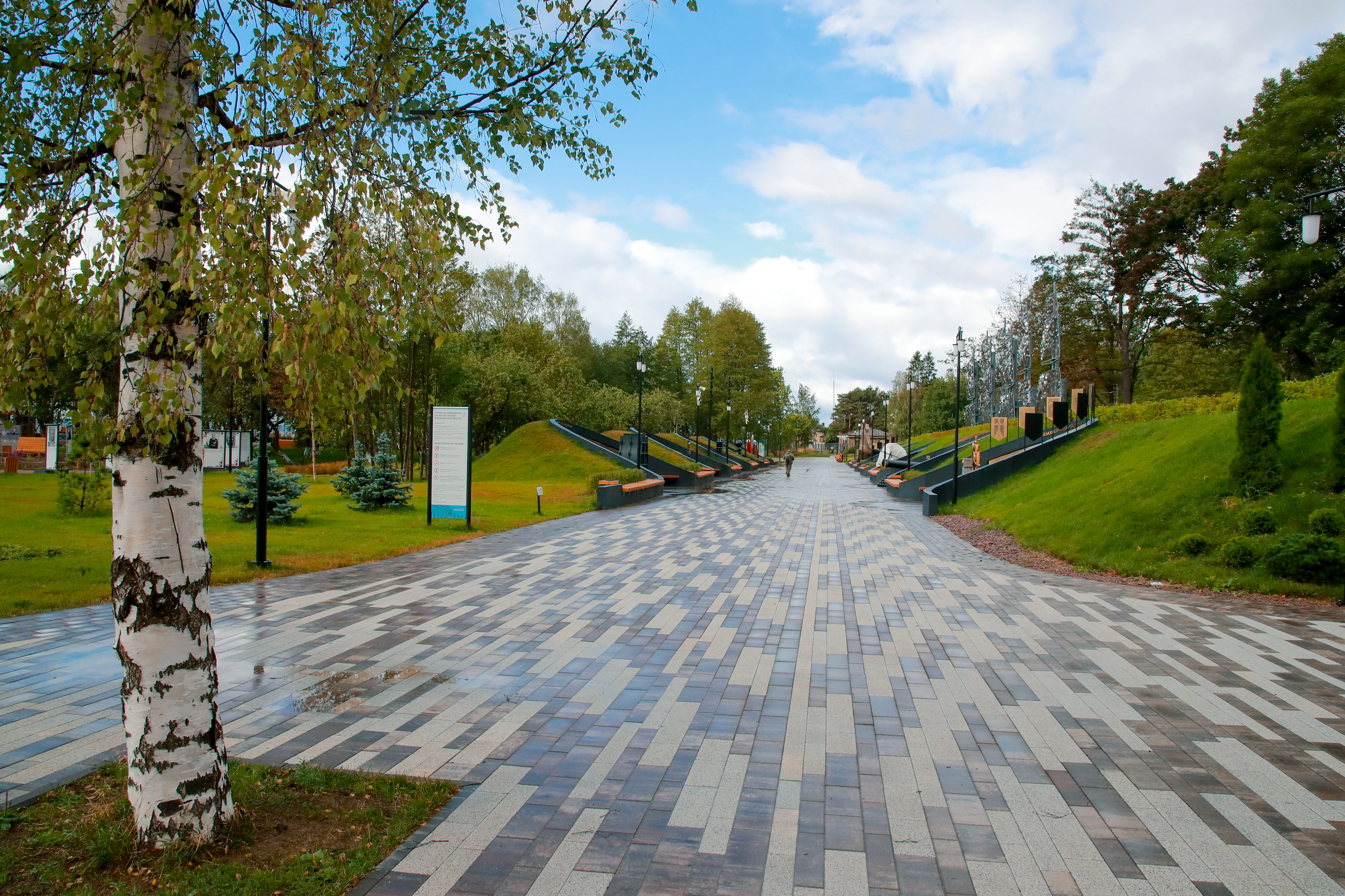 Посещение парков в петербурге. Парк в Кронштадте новый. Кронштадт парк остров Фортов. Новый парк в Кронштадте остров Фортов.